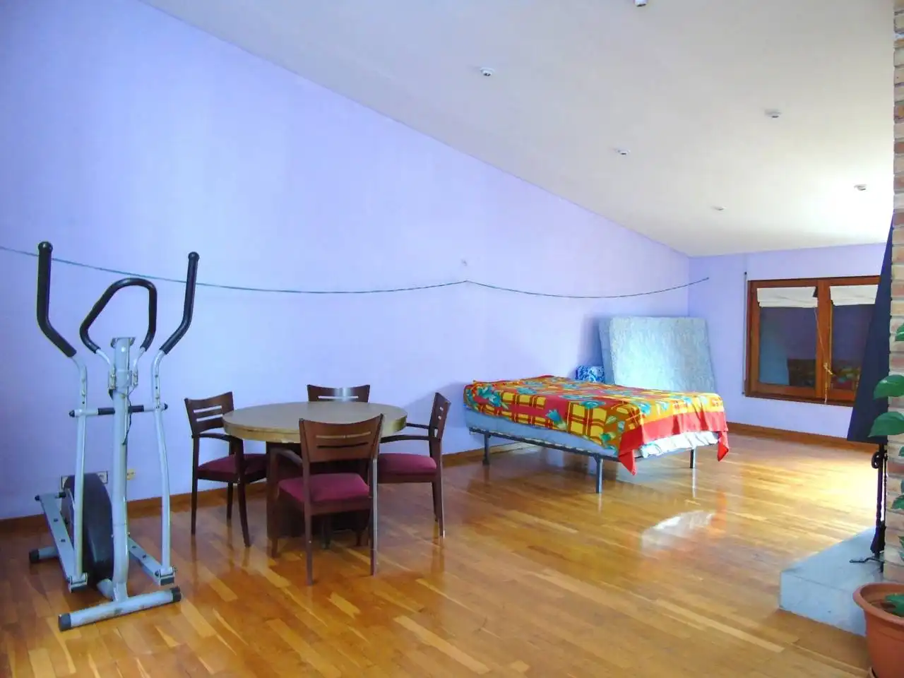 Habitación de Dúplex en venta en Vic con Calefacción, Parquet y Terraza