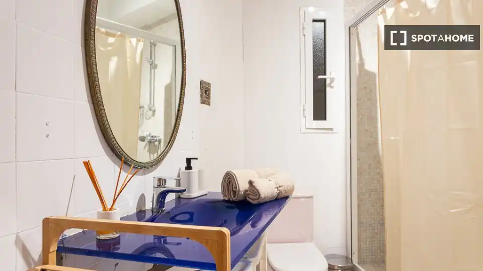 Room in Ensanche - Diputación