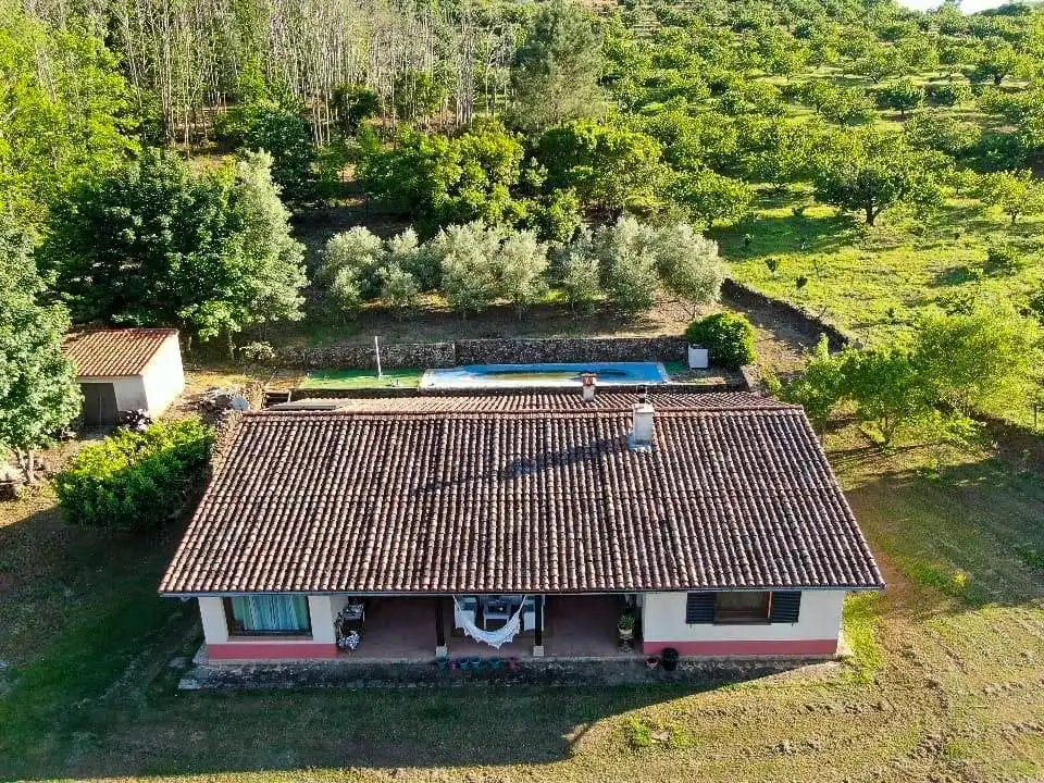 Vista exterior de Casa o xalet en venda en Cuacos de Yuste amb Calefacció, Jardí privat i Terrassa