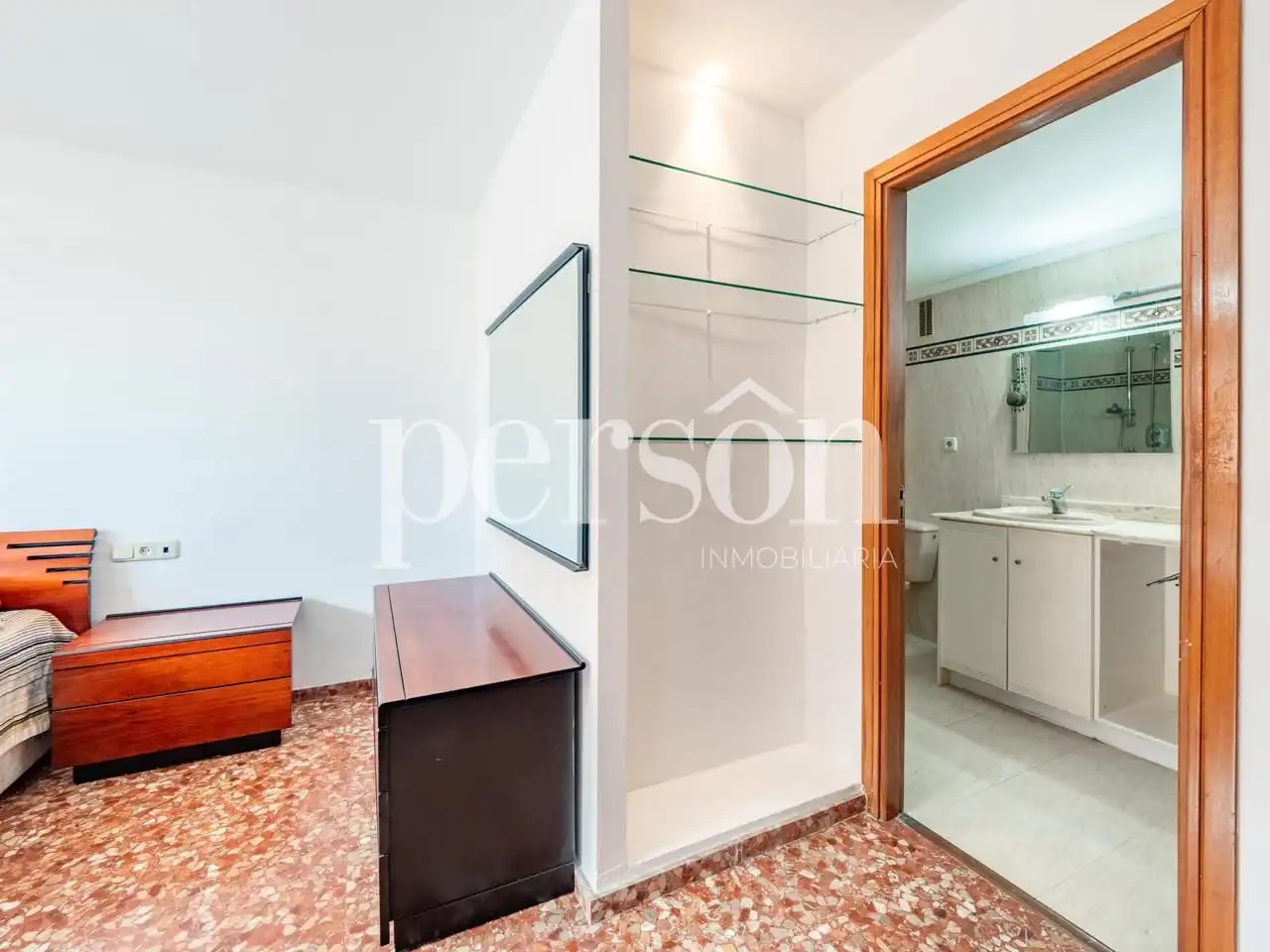 Habitación de Piso de alquiler en Valencia con Aire acondicionado, Parquet y Amueblado