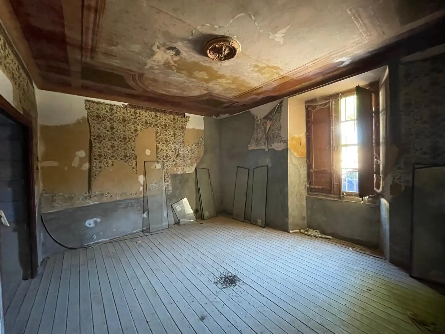 Sala d'estar de Finca rústica en venda en Pedrosa del Rey amb Jardí privat, Parquet i Traster