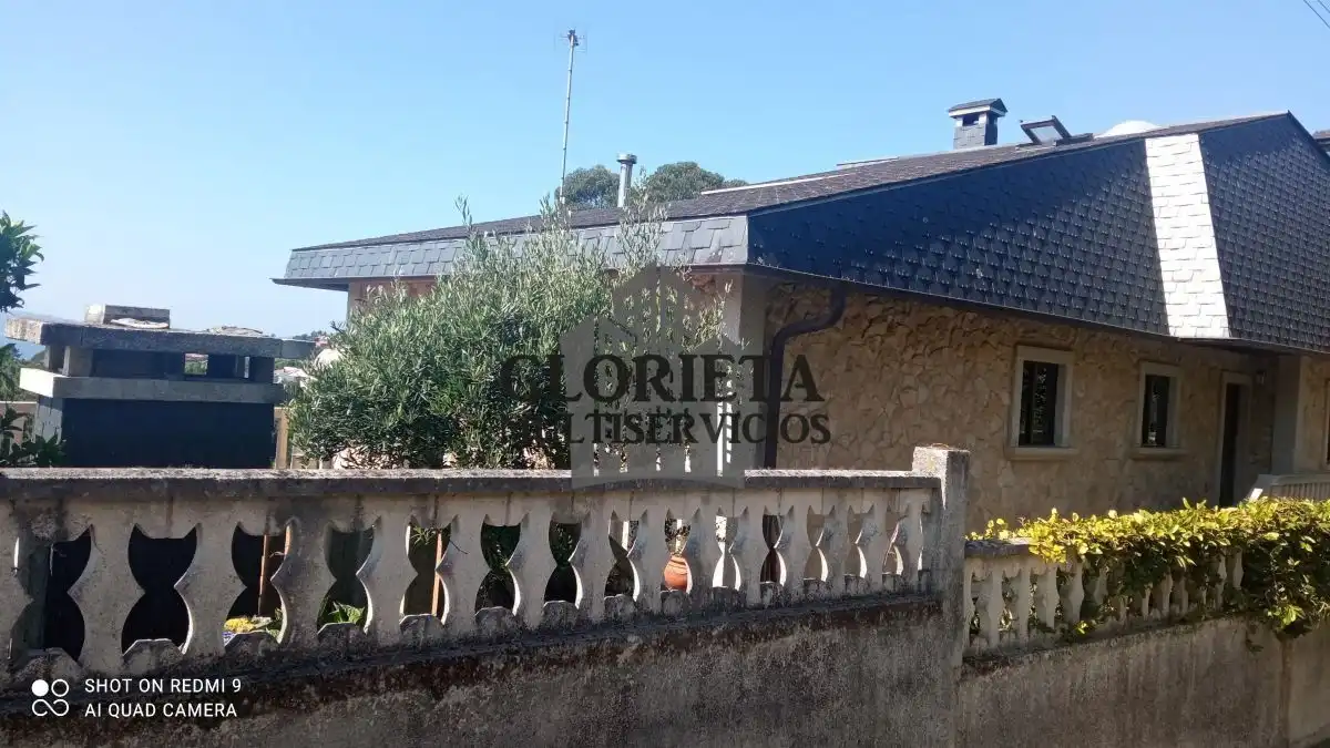 Vista exterior de Casa o xalet en venda en Nigrán amb Calefacció, Parquet i Terrassa