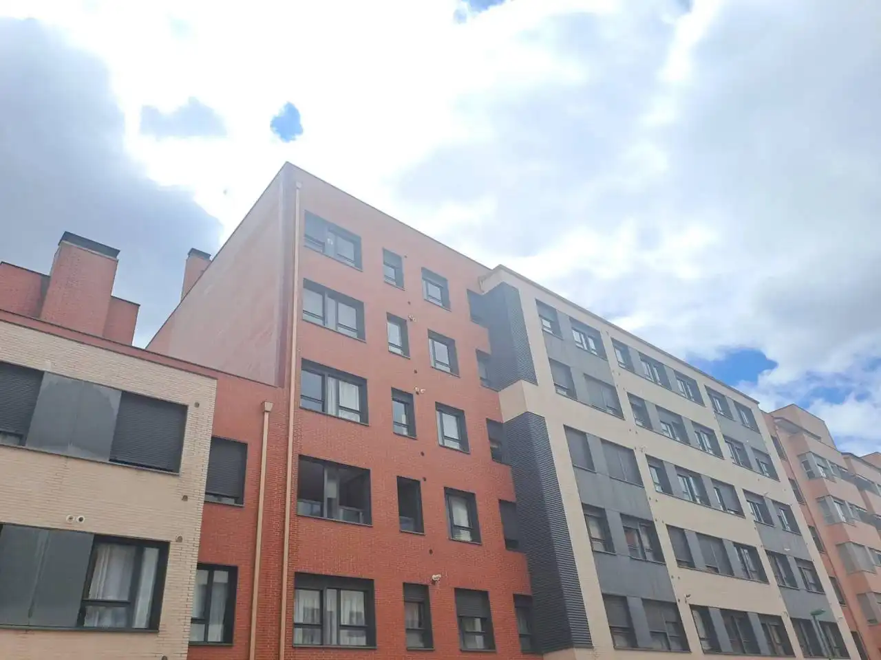 Vista exterior de Piso en venta en Burgos con Parquet y Trastero