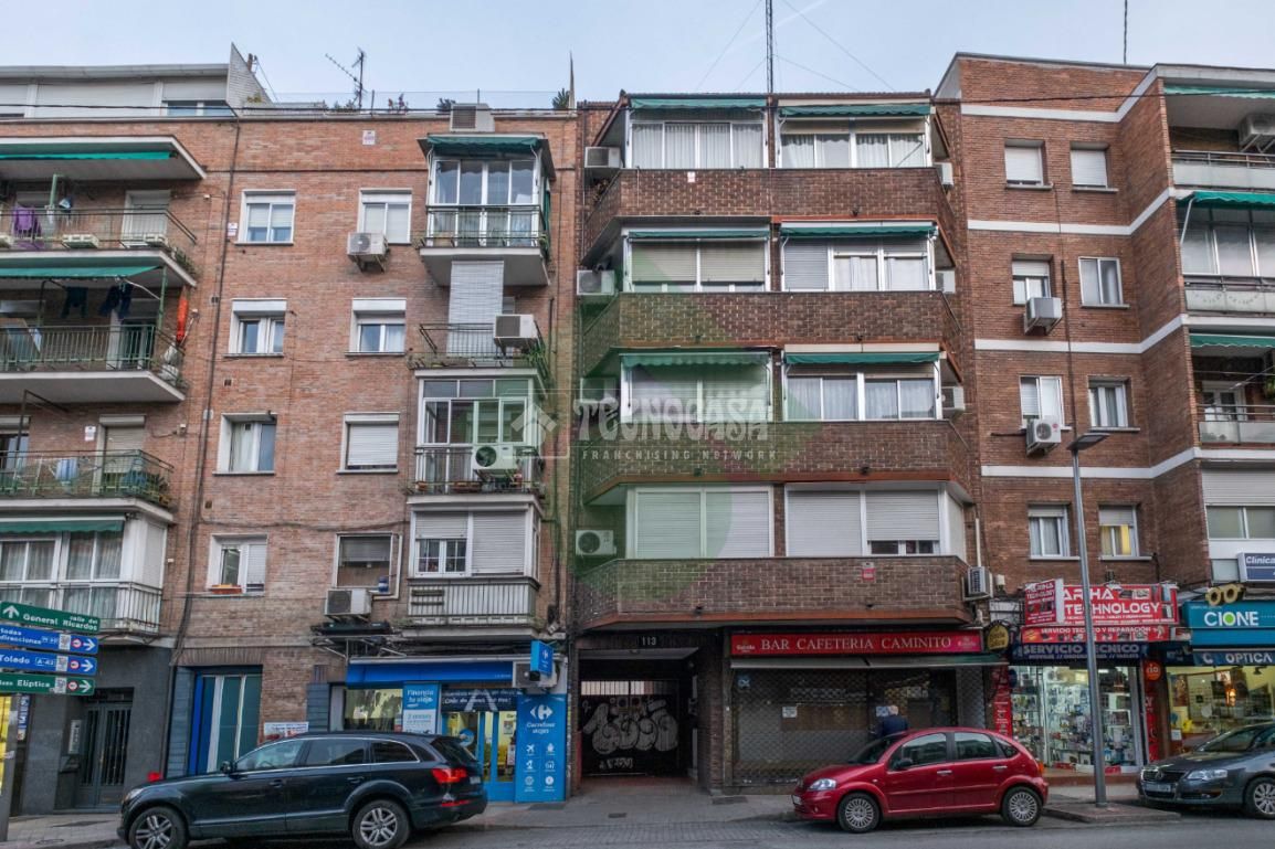Vista exterior de Estudi en venda en  Madrid Capital amb Calefacció