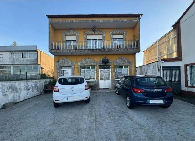 Casa-chalet en Venta en Avenida Santiago en Negreira