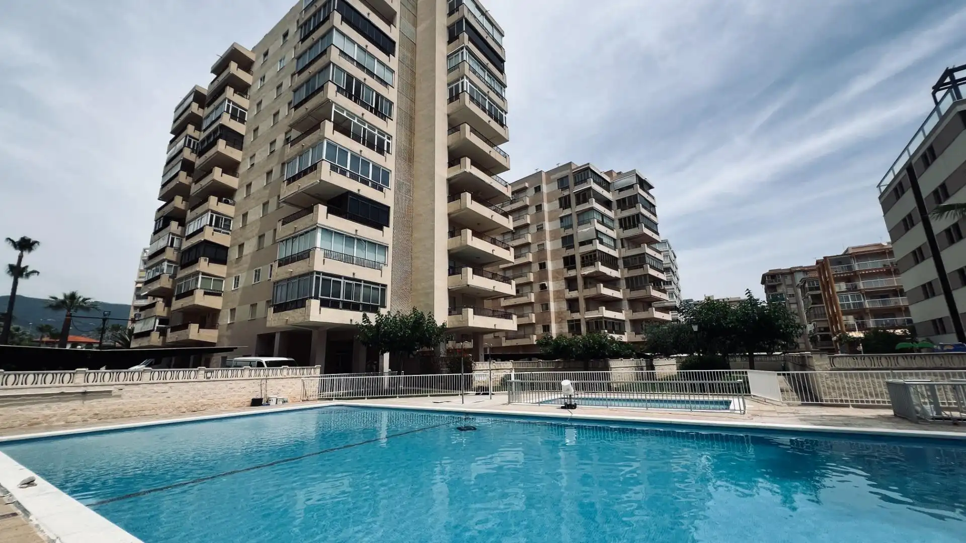 Vista exterior de Apartament en venda en Benicasim / Benicàssim amb Jardí privat, Terrassa i Traster