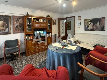 Piso con balcón en venta en Sant Josep - Zona Hospital