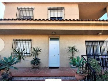 Chalet con balcón en venta en Lorca Ciudad