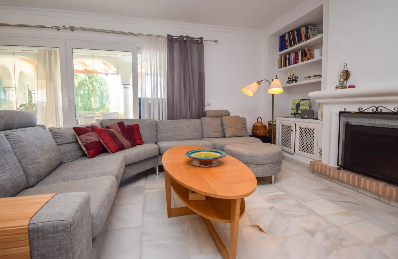 Sala d'estar de Casa o xalet en venda en Mijas amb Aire condicionat, Jardí privat i Terrassa