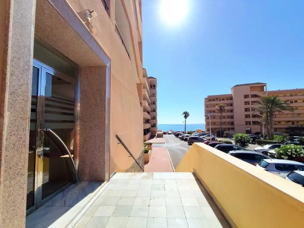 Vista exterior de Apartament en venda en Torrevieja amb Rentadora