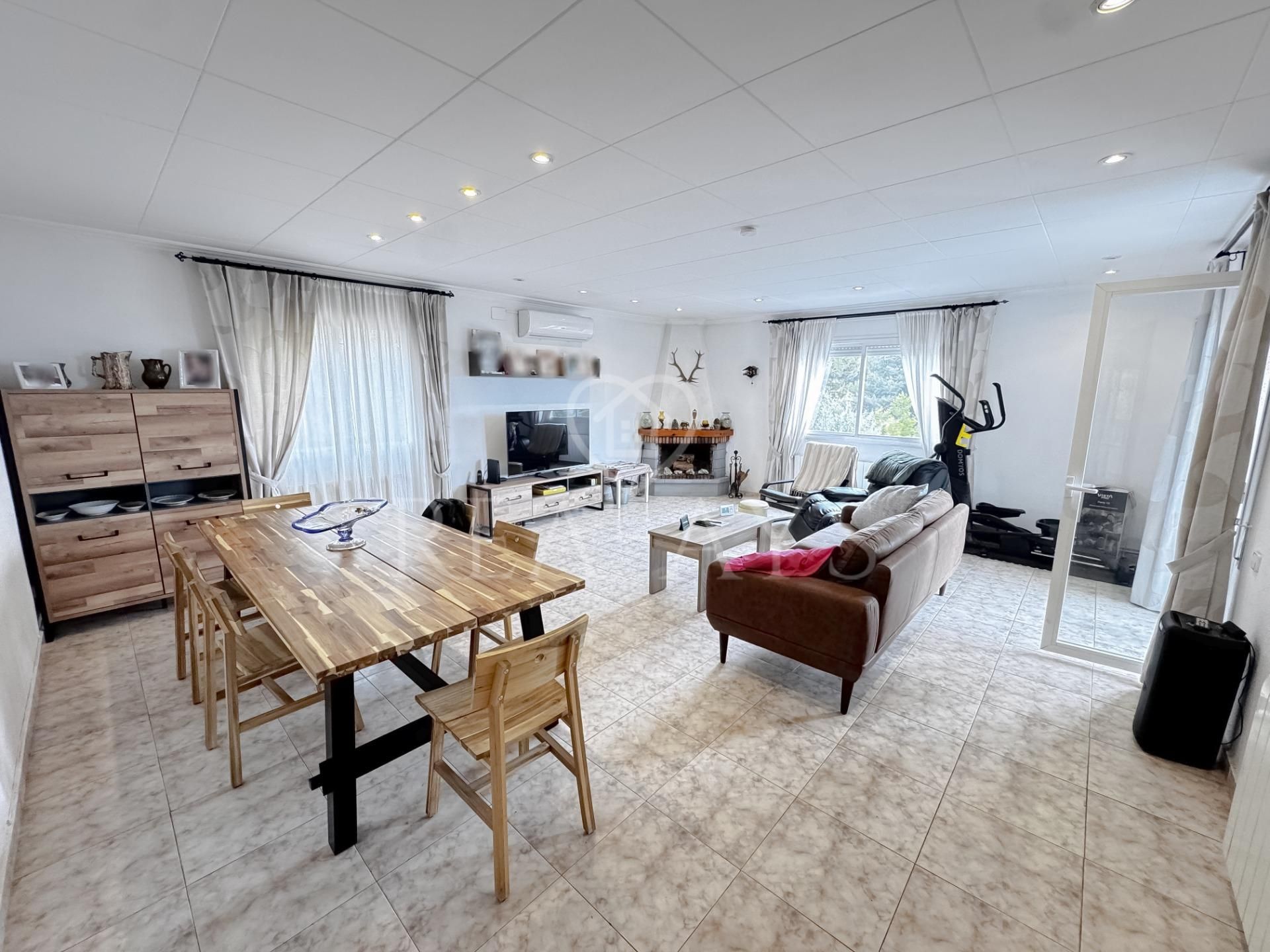 Sala d'estar de Casa o xalet en venda en Vallirana amb Aire condicionat, Calefacció i Jardí privat