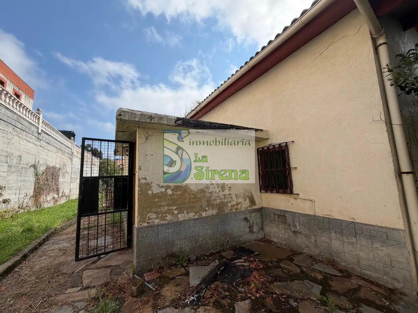 Vista exterior de Casa o chalet en venta en Castro-Urdiales con Jardín privado, Terraza y Piscina