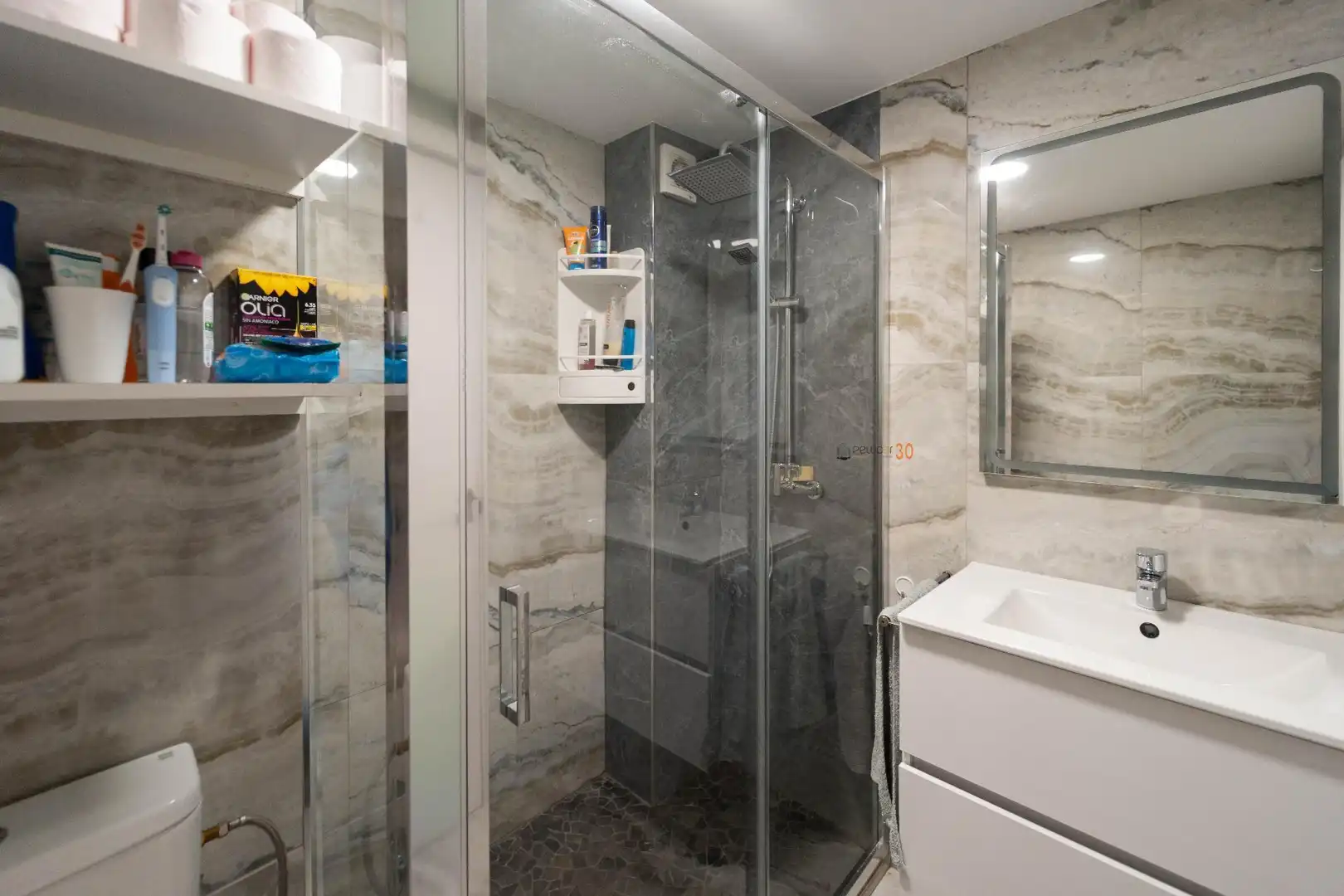 Baño de Piso en venta en Benidorm con Aire acondicionado, Terraza y Amueblado