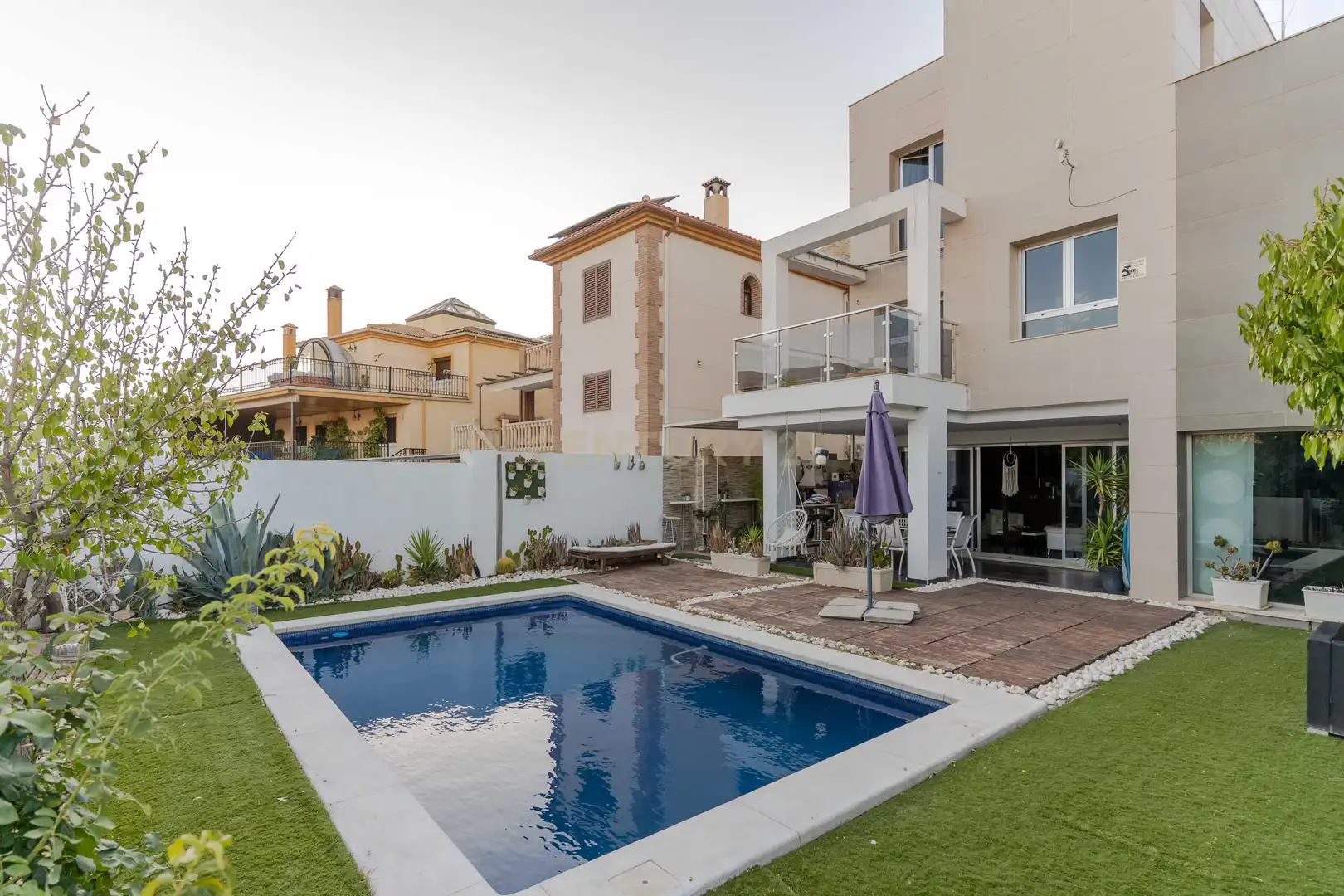 Piscina de Casa o chalet en venta en Loja con Aire acondicionado, Jardín privado y Trastero
