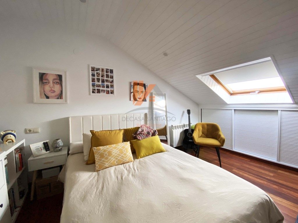 Bedroom of Duplex for sale in Ames  with Oven