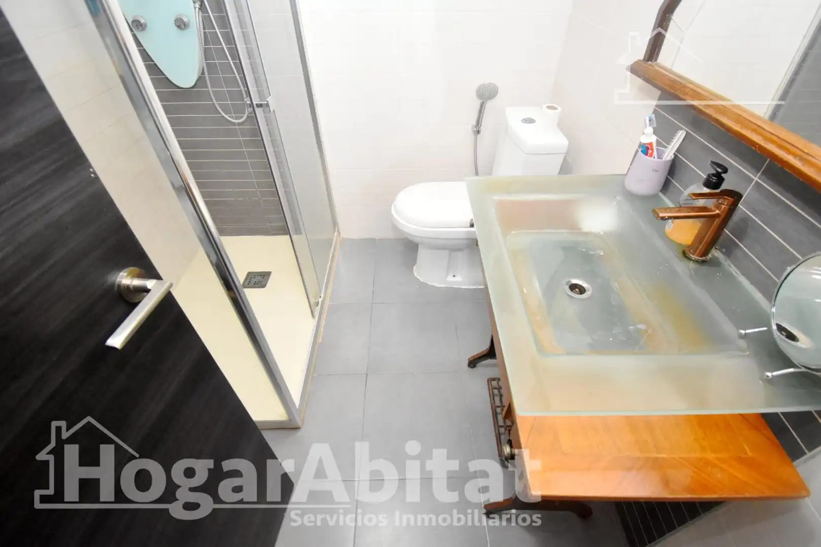 Baño de Piso en venta en Castellón de la Plana / Castelló de la Plana con Calefacción, Terraza y Amueblado