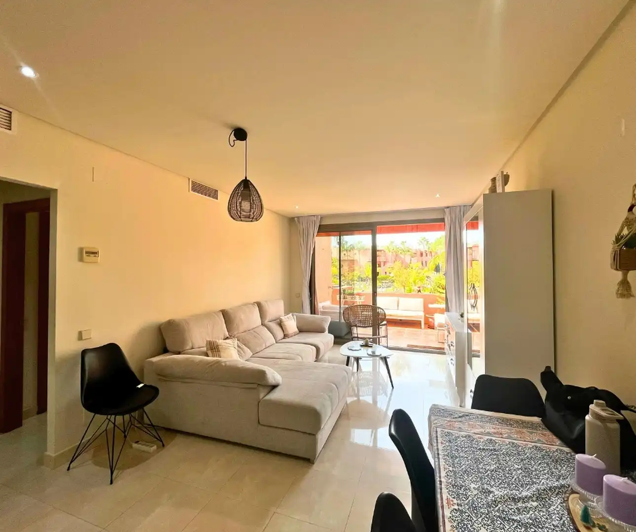 Sala de estar de Apartamento en venta en Estepona con Aire acondicionado, Terraza y Trastero