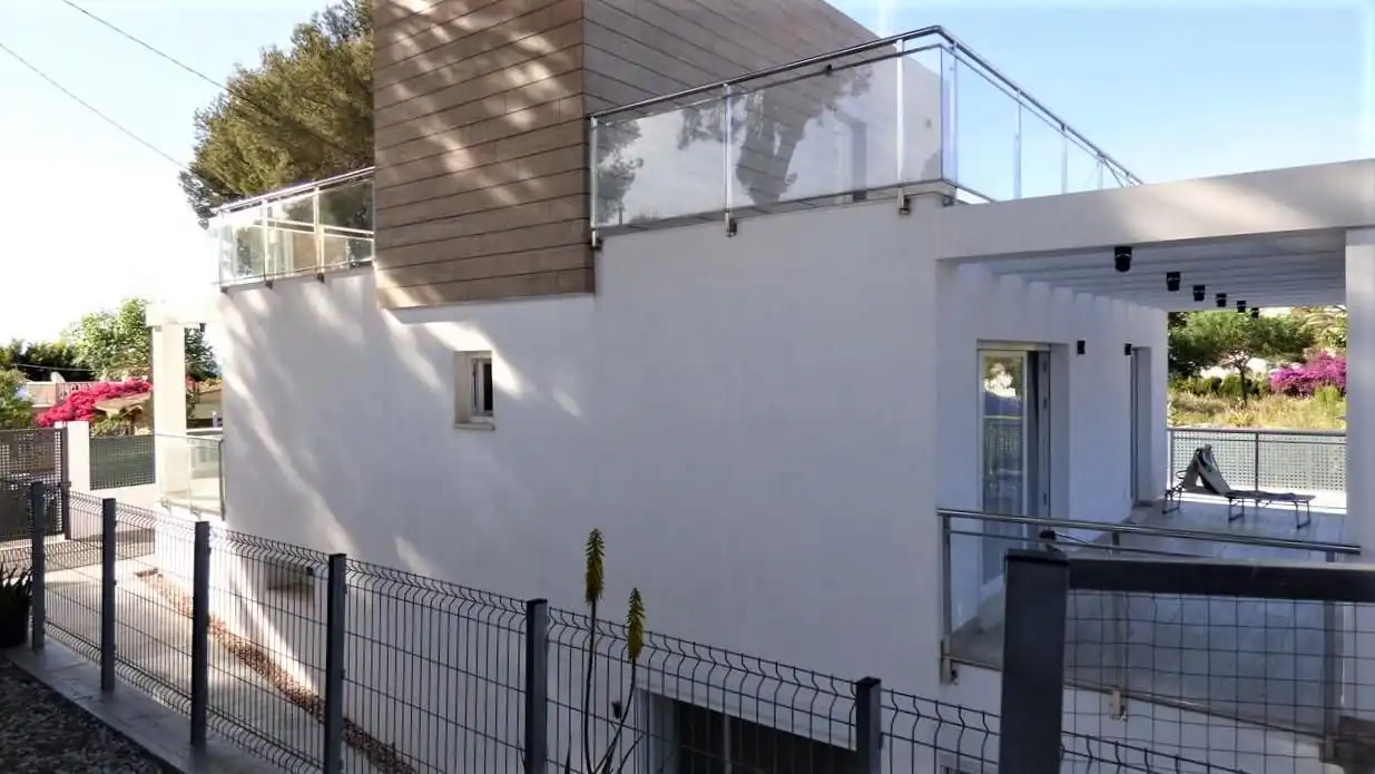 Vista exterior de Casa o chalet en venta en La Nucia con Aire acondicionado, Terraza y Piscina