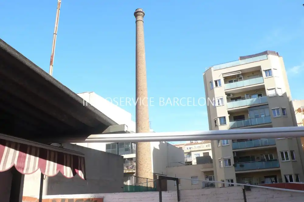 Vista exterior de Casa adosada en venta en Barcelona con Aire acondicionado, Calefacción y Terraza