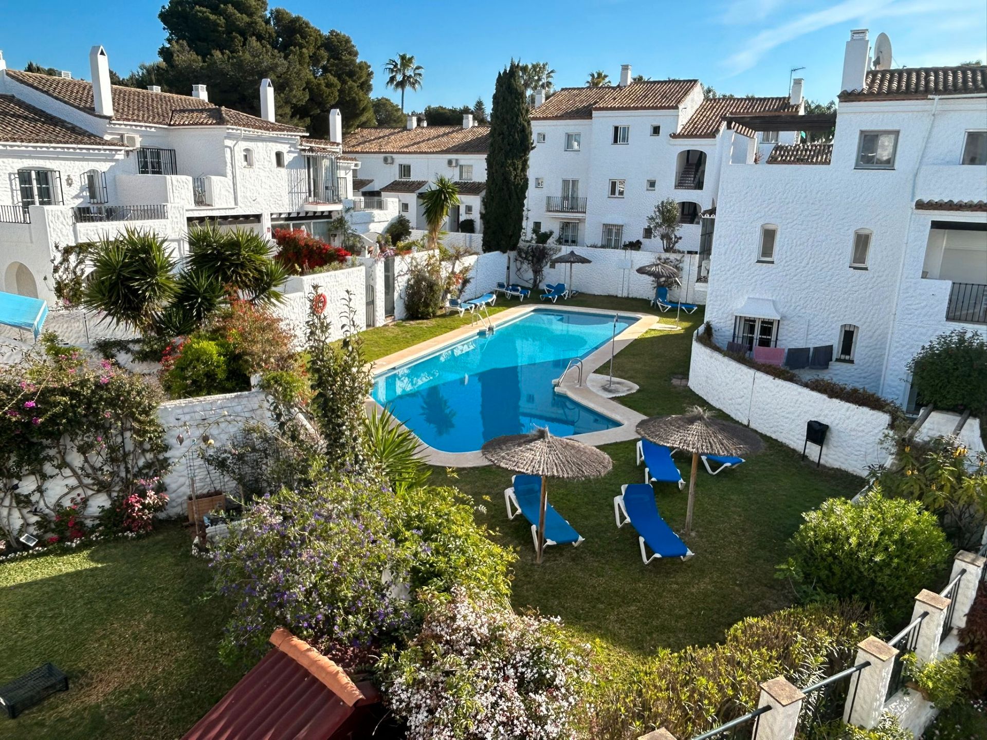 Vista exterior de Estudi de lloguer en Estepona amb Aire condicionat, Terrassa i Moblat