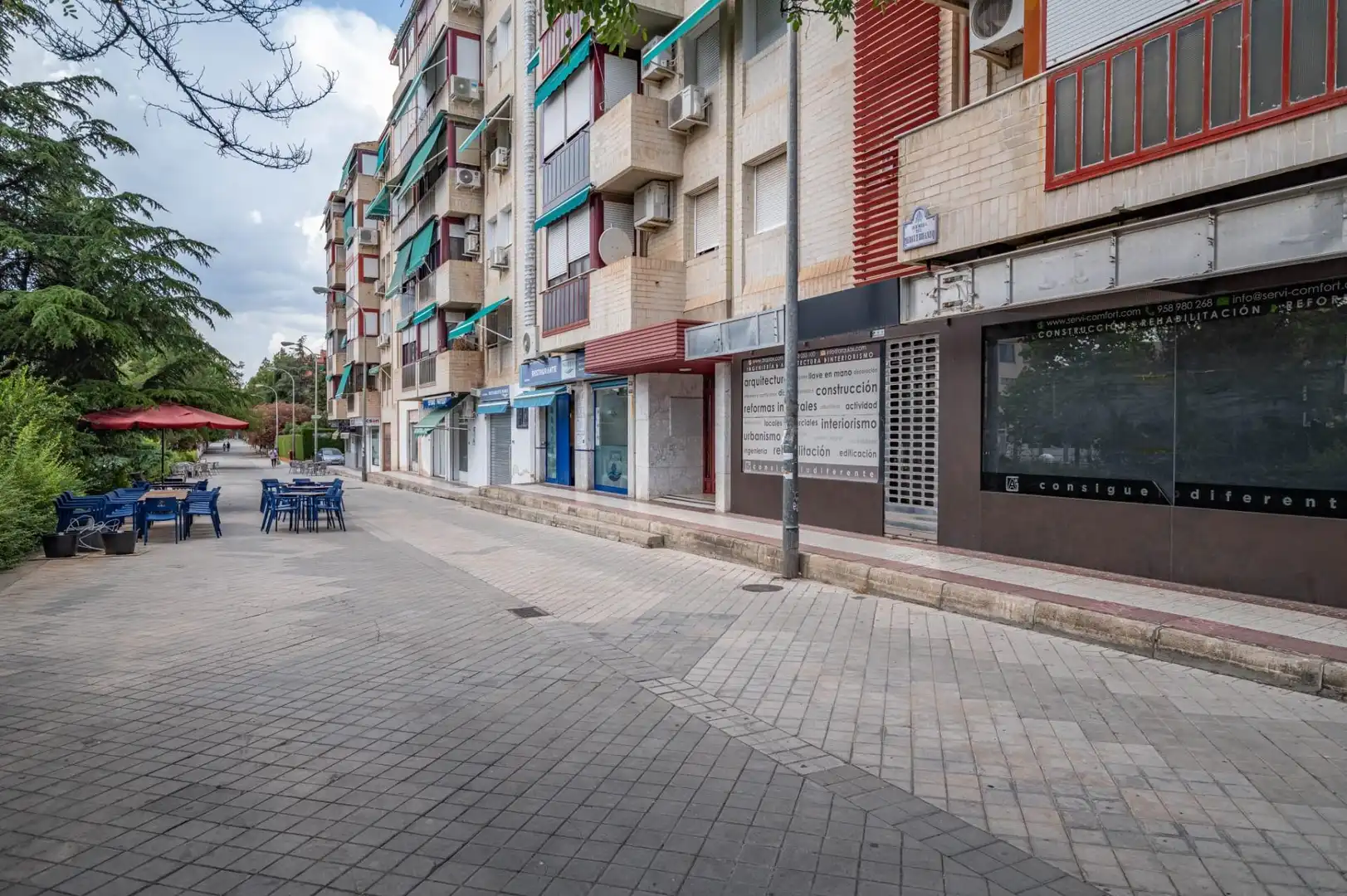 Vista exterior de Pis en venda en Granada amb Piscina comunitària