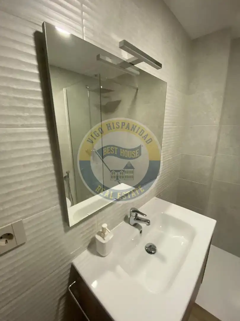 Bathroom of Flat for rent in Vigo   with Heating, Parquet flooring and Furnished