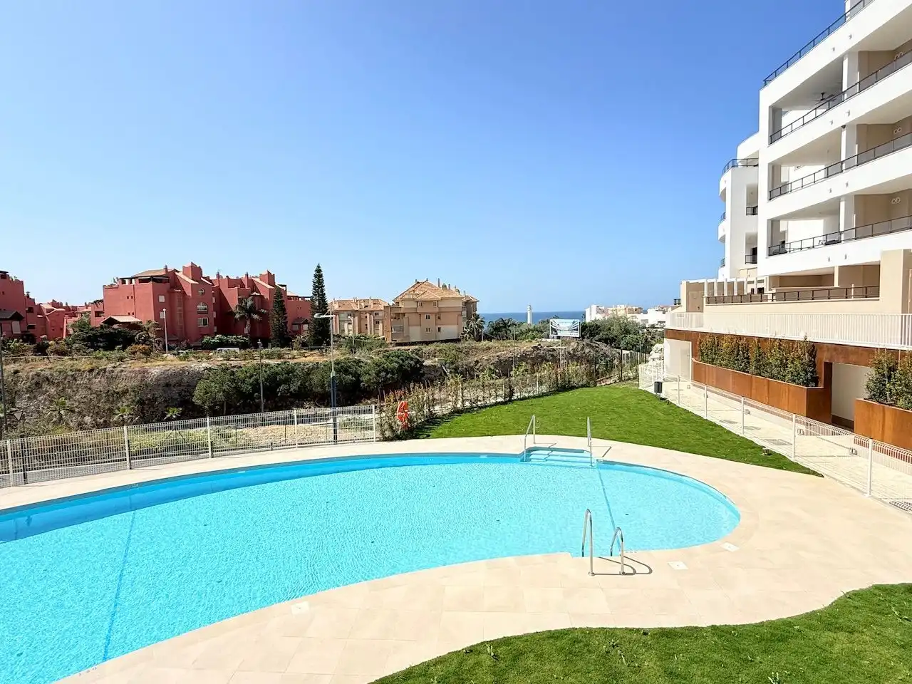 Piscina de Ático en venta en Torrox con Aire acondicionado, Calefacción y Trastero