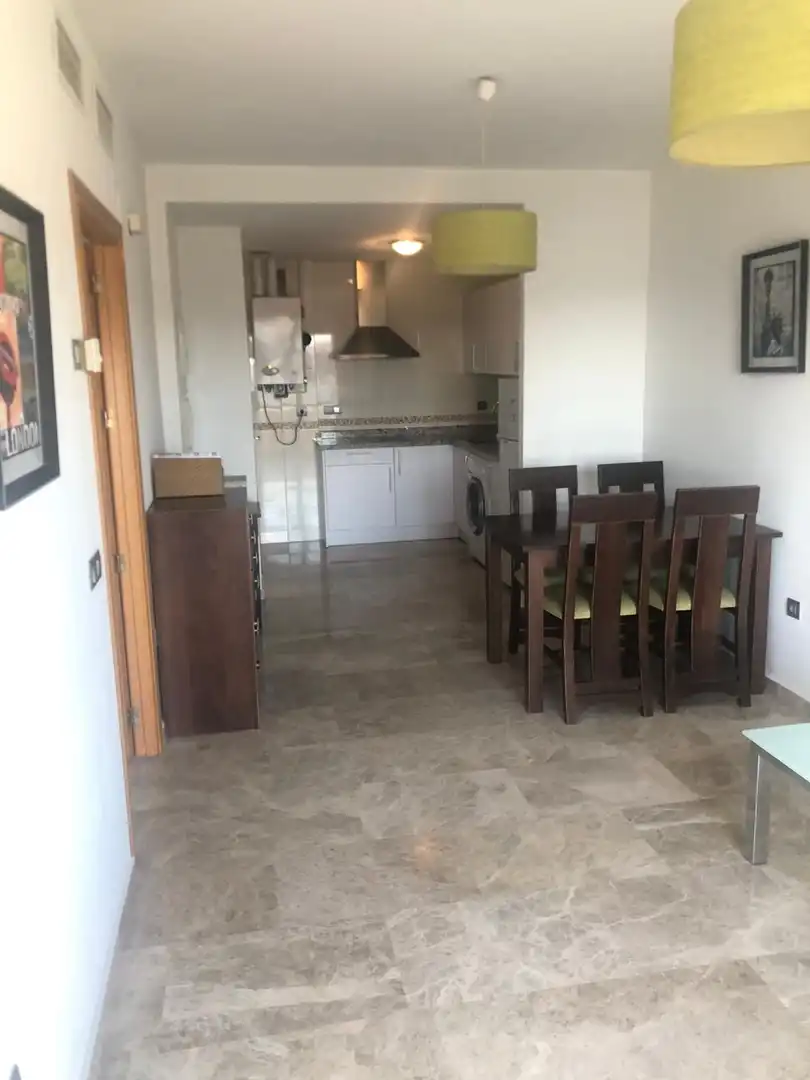 Apartament amb ascensor de lloguer a Maria Auxiliadora - Barriada de Llera, imagen 2