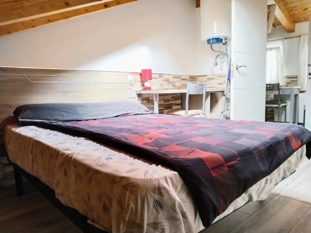 Dormitori de Apartament de lloguer en Burgos amb Calefacció, Parquet i Moblat