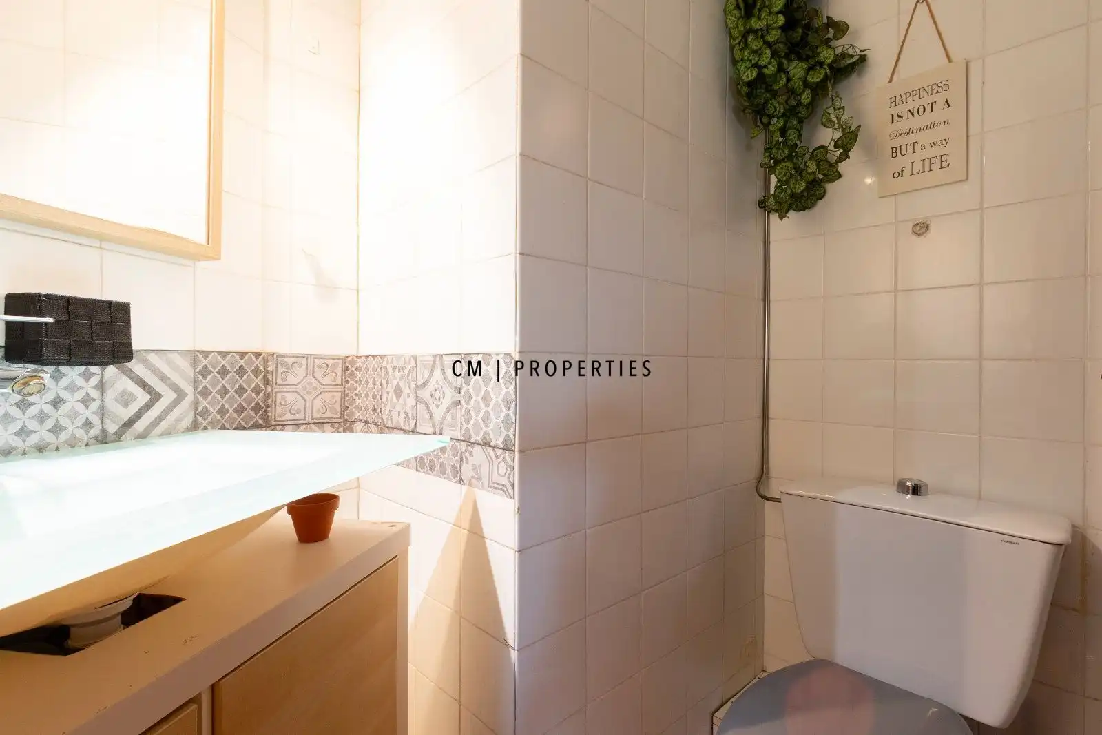 Bathroom of Flat for sale in Valencia  with Air Conditioner, Heating and Terrace