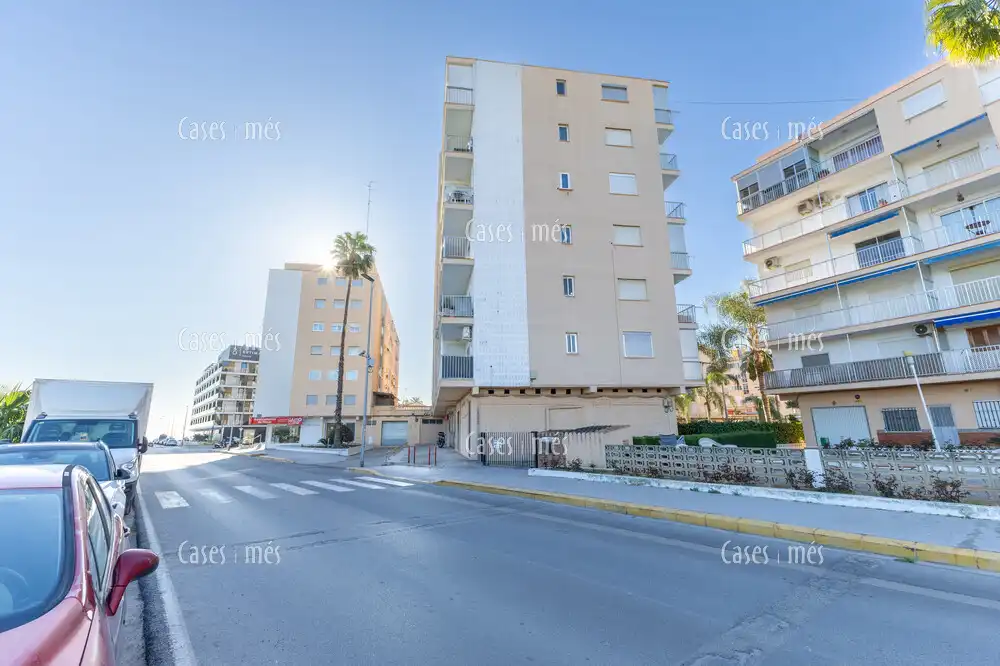 Vista exterior de Apartamento en venta en La Pobla de Farnals con Terraza, Amueblado y Piscina comunitaria
