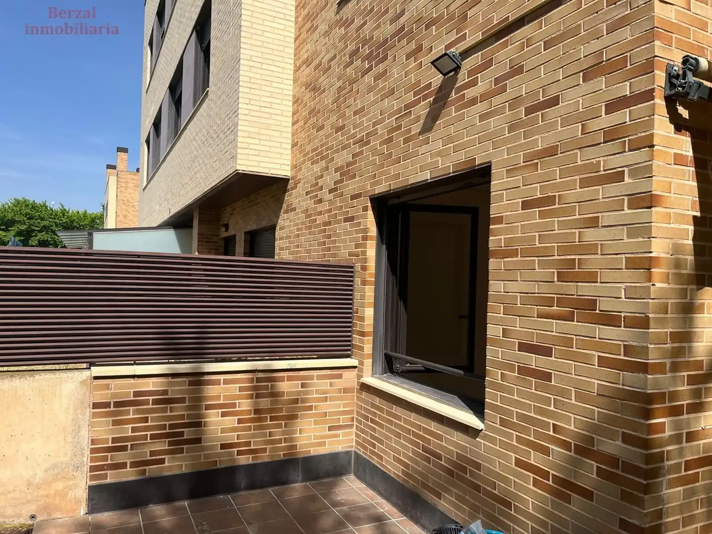 Außenansicht von Erdgeschoss zum Verkauf in Lardero mit Heizung, Privatgarten und Gemeinschaftspool