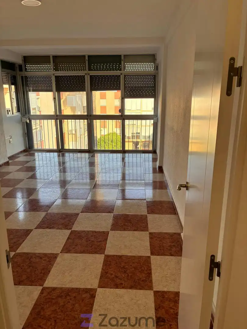Wohnung zur Miete in El Puerto de Santa María mit Klimaanlage, Heizung und Ofen