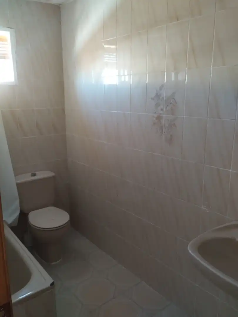Bany de Pis en venda en Jerez de los Caballeros amb Traster i Balcó