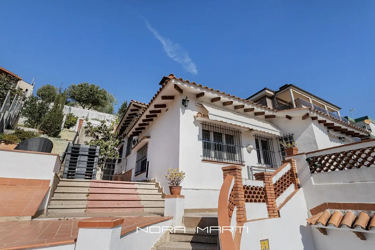 Vista exterior de Casa o chalet en venta en Esplugues de Llobregat con Jardín privado, Piscina y Alarma