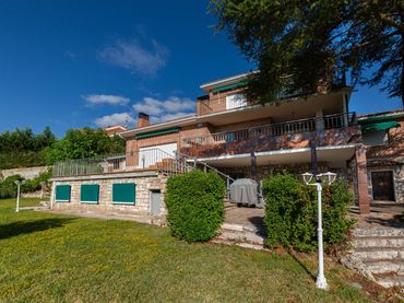 Chalet con balcón en venta en EL OTERO