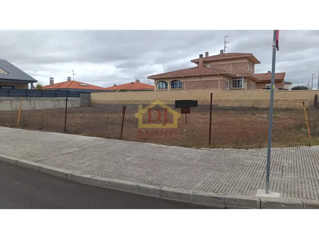 Residential land for sale in Calle Puente Romano