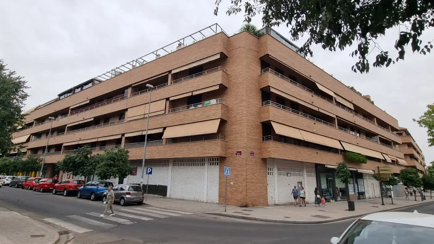 Vista exterior de Garatge en venda en Córdoba