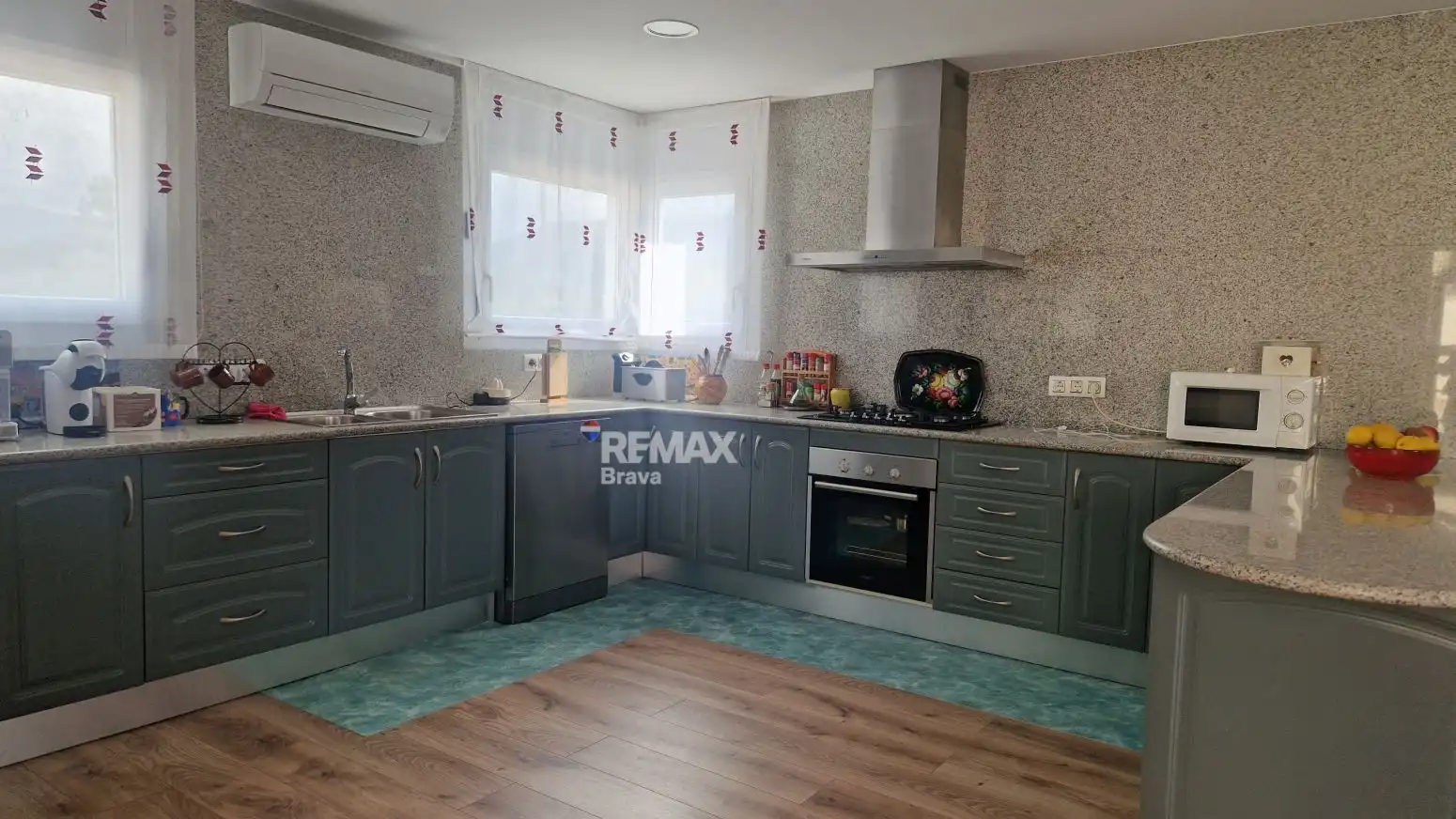 Kitchen of Houses for sale in Roses  with Air Conditioner, Private garden and Parquet flooring