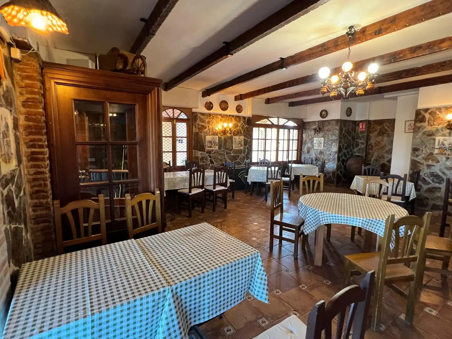 Local de alquiler en Estepona con Terraza