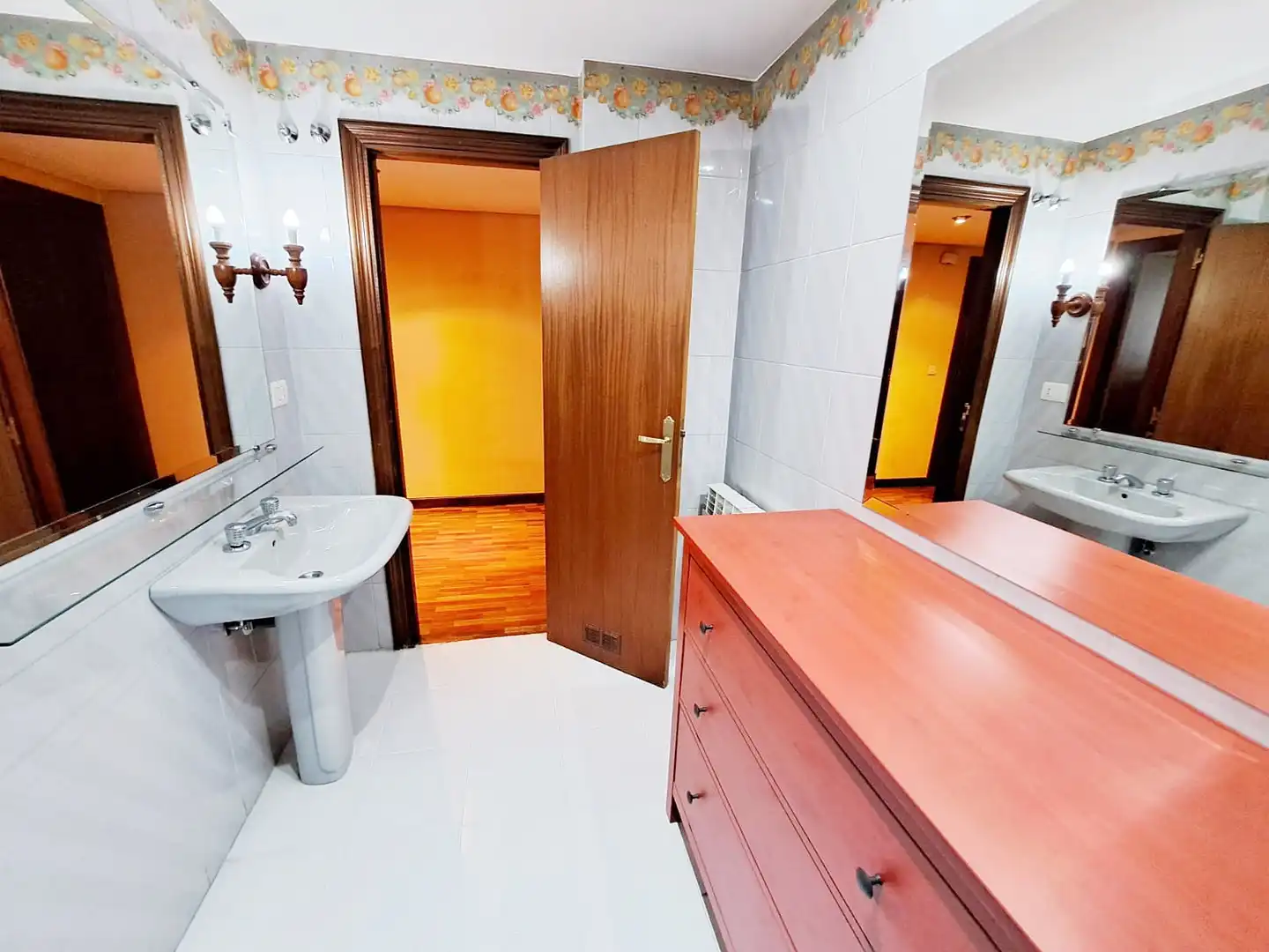 Baño de Apartamento en venta en Vitoria - Gasteiz con Calefacción, Trastero y Amueblado