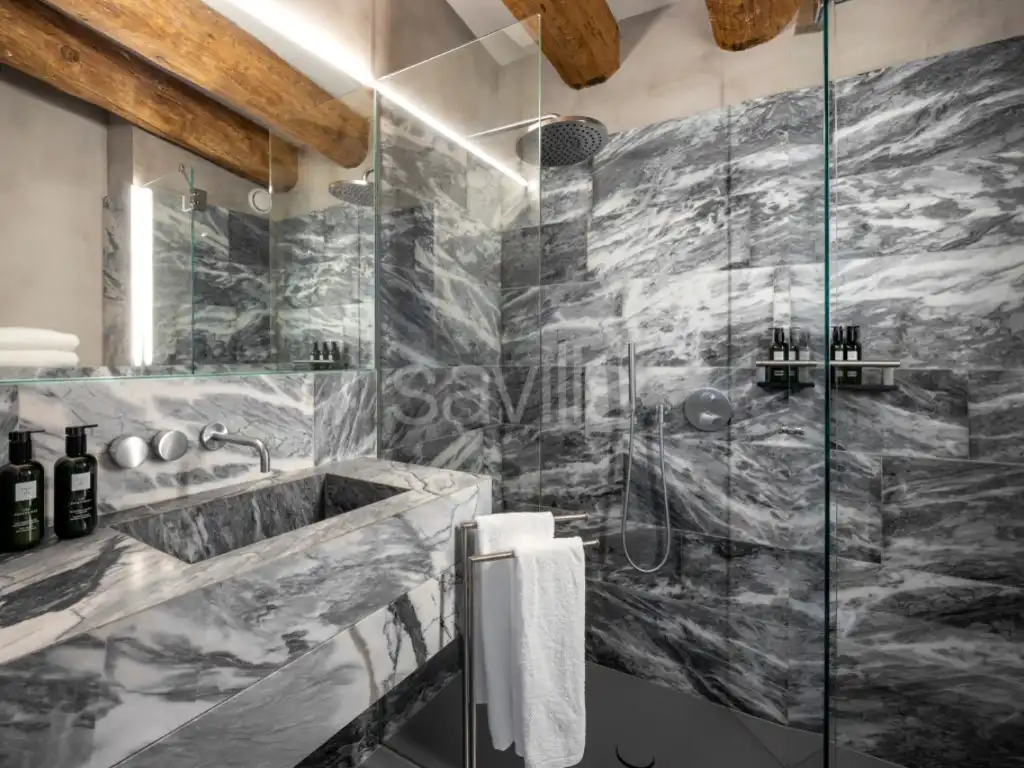 Bathroom of Apartments for rent in Ciutat Vella