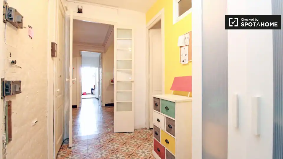 Flat for share in Barcelona  with Air Conditioner, Heating and Furnished