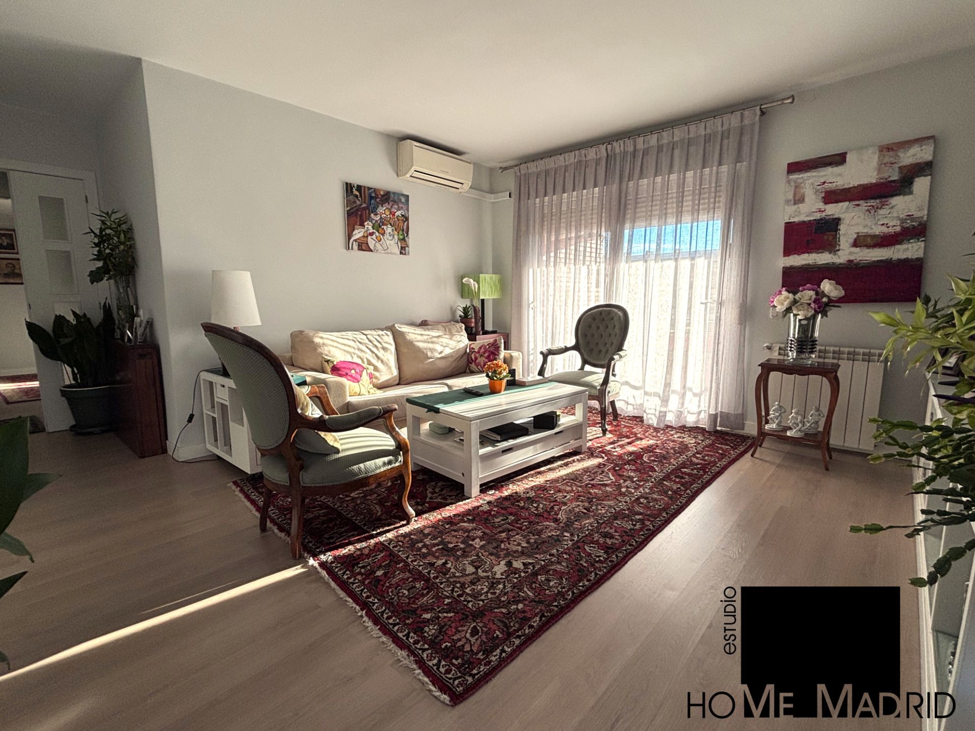 Living room of Flat for sale in  Madrid Capital  with Air Conditioner, Heating and Parquet flooring