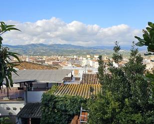 Vista exterior de Casa o xalet en venda en Vélez-Málaga amb Aire condicionat, Calefacció i Jardí privat