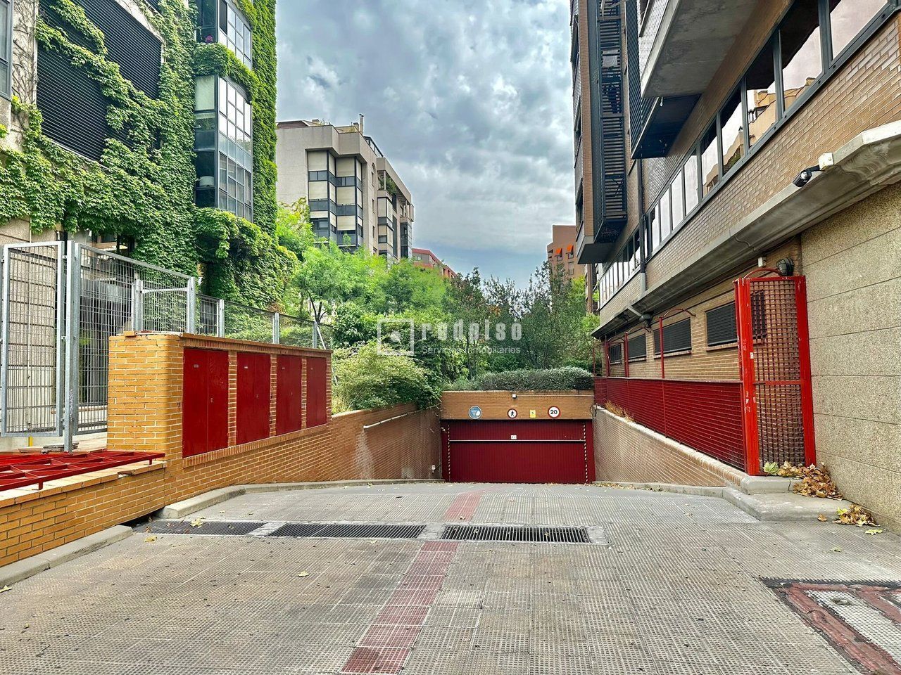 Exterior view of Garage for sale in  Madrid Capital