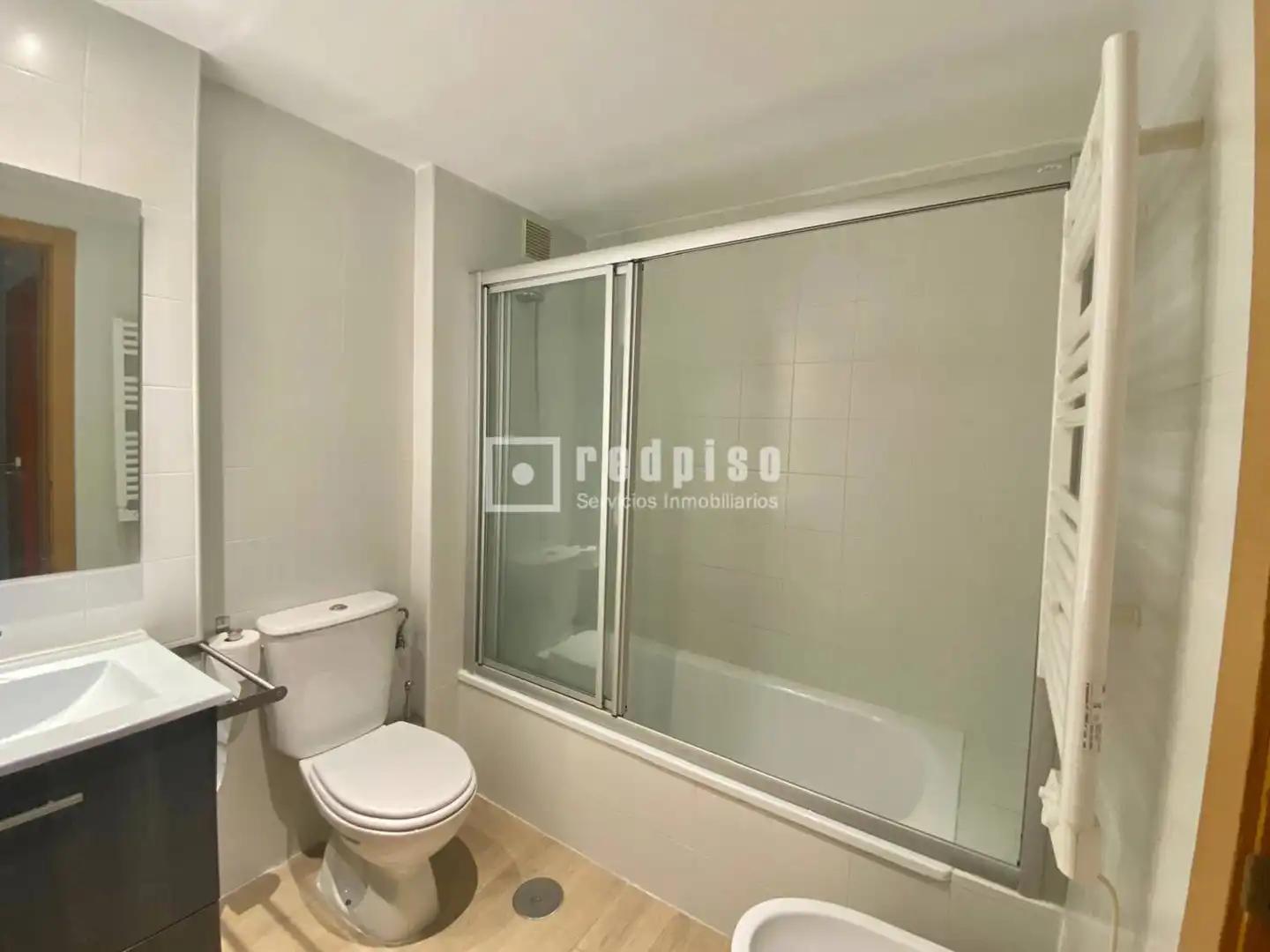 Baño de Piso en venta en Málaga con Aire acondicionado, Calefacción y Jardín privado