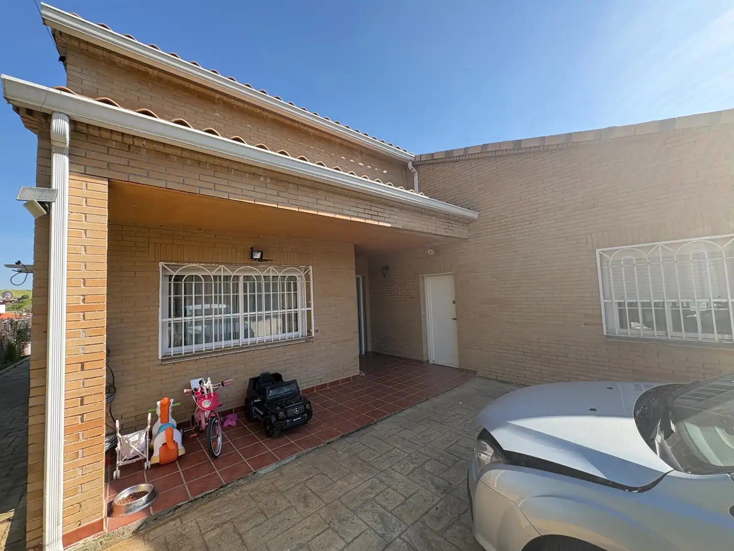 Exterior view of Houses for sale in El Viso de San Juan  with Air Conditioner, Private garden and Parquet flooring