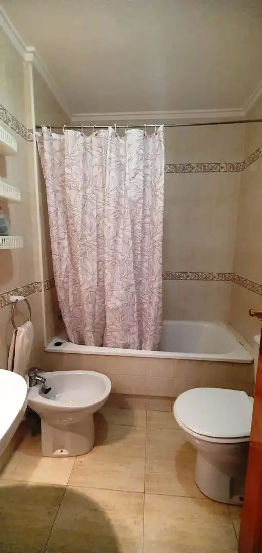 Baño de Casa o chalet de alquiler en Torrevieja con Terraza, Amueblado y Balcón