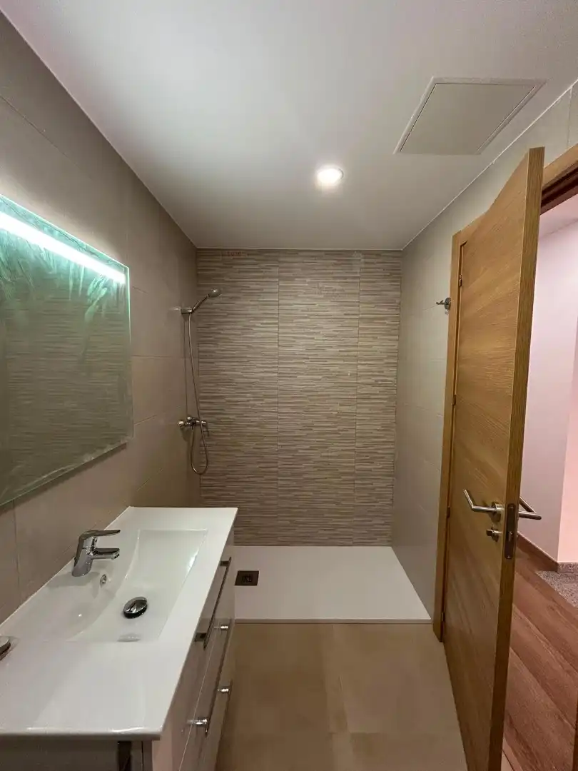 Baño de Casa o chalet de alquiler en Lugo con Calefacción, Jardín privado y Parquet